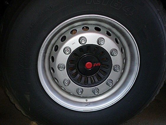 ось SAF и шина Bridgestone