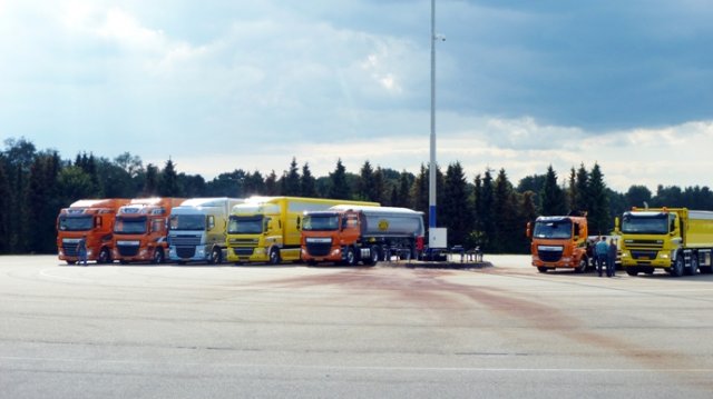 Модельный ряд DAF вождение на полигоне